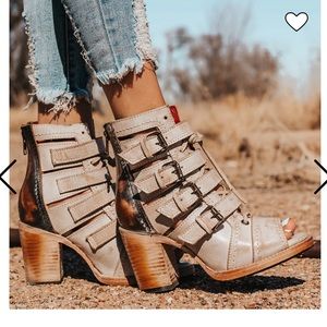 Freebirds size 5 Braeden in Ice